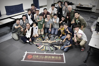 ゴム銃射撃大会での集合写真